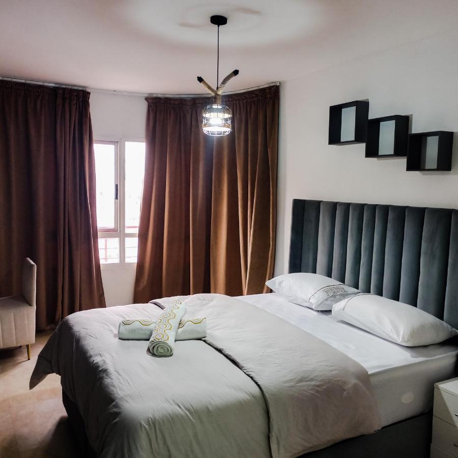 Nouveau Appartement Au Plein Centre Ville En Face Hilton Tánger Exterior foto
